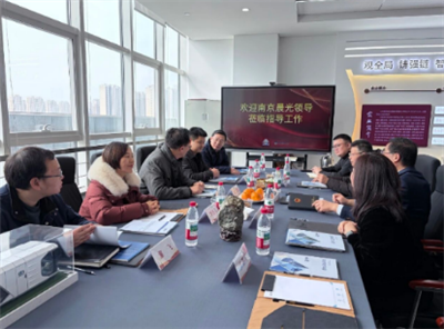 Il team di gestione di Scienza e industria aerospaziale Nanjing Chenguang ha ...